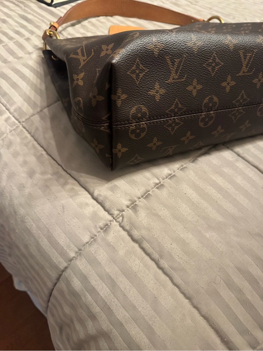 Louis Vuitton Monogram Bucket Bag with Burgundy Interior - Picture 4 of 10